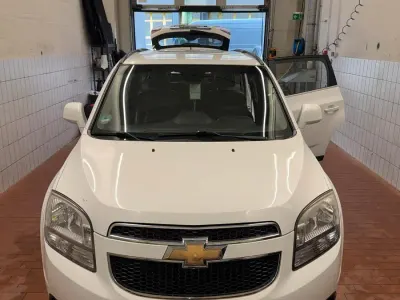 Gebraucht Chevrolet Orlando 163 PS (119 kW) 2012 Weiß Van / Kleinbus