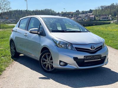 Gebraucht Toyota Yaris 87 PS (63 kW) 2012 Silber Kleinwagen