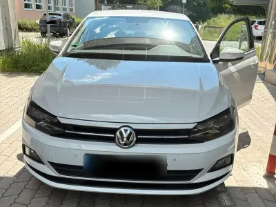 Gebraucht VW Polo Comfortline 95 PS (69 kW) 2018 Weiß Kleinwagen