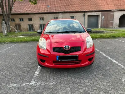 Używany Toyota Yaris 70 KM (51 kW) 2008 Czerwony Hatchback