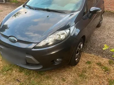 Gebraucht Ford Fiesta 68 PS (50 kW) 2010 Grau Kleinwagen