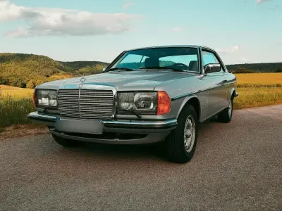 Gebraucht Mercedes 230 130 PS (95 kW) 1982 Silber Coupé