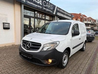 Weiß Gebraucht 2017 Mercedes Citan 109 Van / Kleinbus | 9.498 € (Fairer Preis)