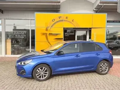 Używany Hyundai i30 Passion 99 KM (72 kW) 2018 Niebieski Sedan/Limuzyna