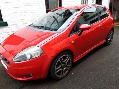 Rot Gebraucht 2009 Fiat Grande Punto Sport Kleinwagen | 2.000 € (Guter Preis)