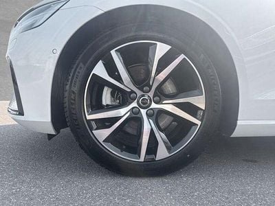 Gebraucht Volvo V60 Plus 197 PS (144 kW) 2025 Crystal weiß perleffekt Kombi