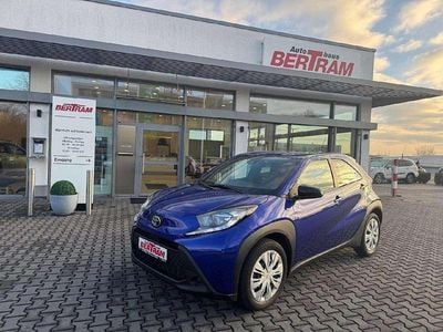 Juniper blue metallic Gebraucht 2024 Toyota Aygo X X-play SUV | 15.990 € (Fairer Preis)