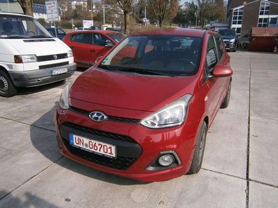 Gebraucht Hyundai i10 Edition 67 PS (49 kW) 2014 Red passion / mic Kleinwagen