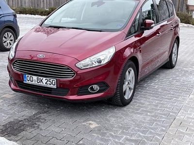 Rot Gebraucht 2016 Ford S-MAX Business Edition Van / Kleinbus | 11.300 € (Guter Preis)