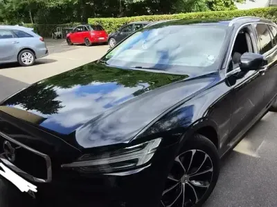 Gebraucht Volvo V60 190 PS (139 kW) 2019 Schwarz Kombi