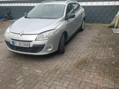 Gebraucht Renault Mégane GrandTour 110 PS (80 kW) 2011 Silber Kombi