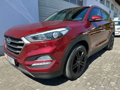 Gebraucht Hyundai Tucson Intro Edition 177 PS (130 kW) 2016 Rot SUV