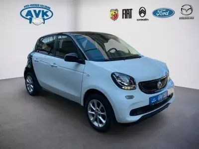Używany Smart ForFour Passion 71 KM (52 kW) 2016 Biały Hatchback