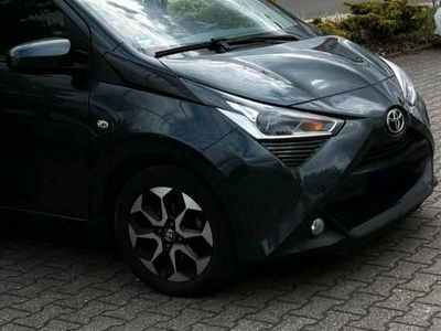 Usata Toyota Aygo Team 72 CV (52 kW) 2020 Grigio Utilitaria