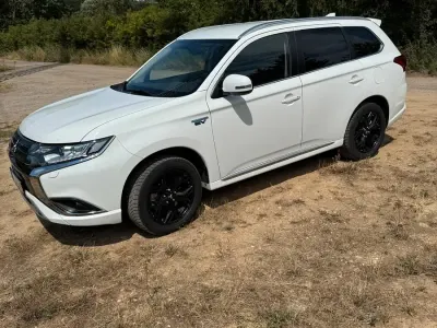Gebraucht Mitsubishi Outlander 135 PS (99 kW) 2020 Weiß SUV