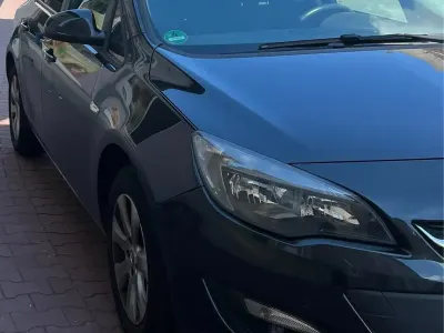 Gebraucht Opel Astra 140 PS (102 kW) 2015 Schwarz Limousine