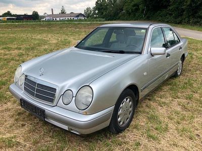 Mercedes E200