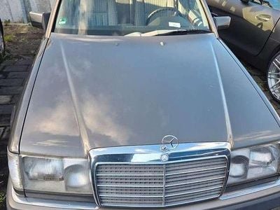 Second-hand Mercedes E230 132 CP (97 kW) 1990 Gri Berlinǎ