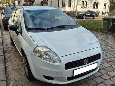 Gebraucht Fiat Grande Punto Basis 69 PS (50 kW) 2012 Weiß Kleinwagen