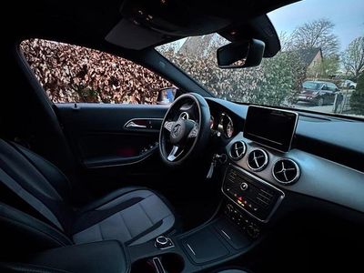 Gebraucht Mercedes CLA180 166 PS (122 kW) 2015 Rot Limousine