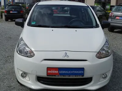 Gebraucht Mitsubishi Space Star Basis 71 PS (52 kW) 2014 Weiß Van / Kleinbus