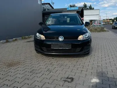 Gebraucht VW Golf VII Trendline 110 PS (80 kW) 2015 Schwarz Limousine