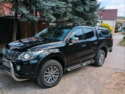 Gebraucht Mitsubishi L 180 PS (132 kW) 2016 Schwarz SUV