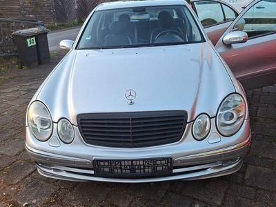 Usata Mercedes E220 Elegance 150 CV (110 kW) 2003 Argento Berlina