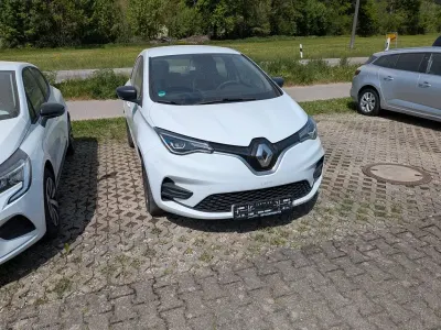 Second-hand Renault Zoe Life 80 kW (109 CP) 2021 Alb Hatchback