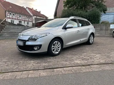 Gebraucht Renault Mégane GrandTour 116 PS (85 kW) 2013 Silber Kombi