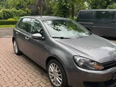 Gebraucht VW Golf VI 105 PS (77 kW) 2011 Grau Kleinwagen