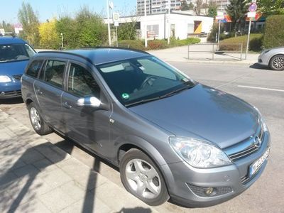 Gebraucht Opel Astra 101 PS (74 kW) 2007 Silber metallic Kombi