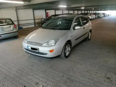 Gebraucht Ford Focus 101 PS (74 kW) 2001 Silber Limousine