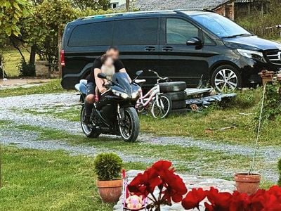 Mercedes V220