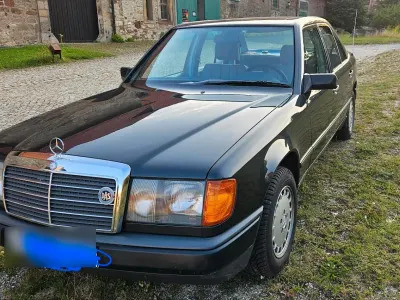 Gebraucht Mercedes E230 132 PS (97 kW) 1988 Schwarz Limousine