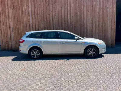 Gebraucht Ford Mondeo 145 PS (106 kW) 2010 Silber Kombi