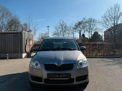 Gebraucht Skoda Roomster 69 PS (50 kW) 2009 Gold Van / Kleinbus