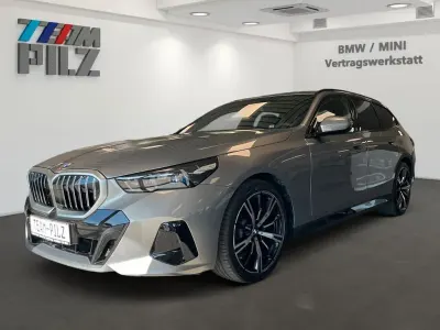 Gebraucht BMW 520 M Sport 197 PS (144 kW) 2025 Grau Limousine
