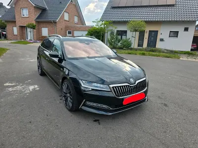 Gebraucht Skoda Superb LAURIN & KLEMENT 272 PS (200 kW) 2019 Schwarz Kombi