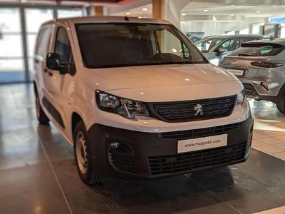 Gebraucht Peugeot Partner Premium 102 PS (75 kW) 2023 Weiß Van / Kleinbus