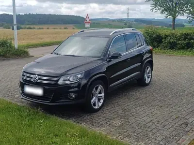 Gebraucht VW Tiguan LOUNGE 150 PS (110 kW) 2015 Schwarz SUV