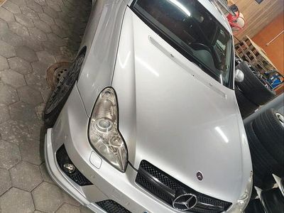 Silber Gebraucht 2005 Mercedes CLS350 Limousine | 10.900 €
