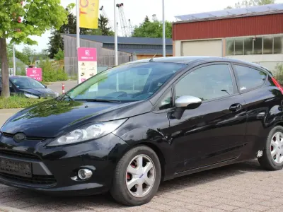Gebraucht Ford Fiesta 82 PS (60 kW) 2011 Schwarz Limousine