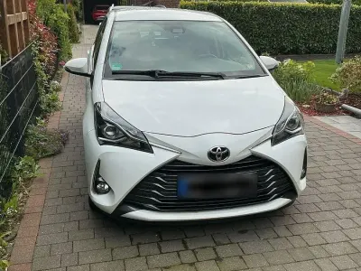 Gebraucht Toyota Yaris Club 111 PS (81 kW) 2019 Weiß Limousine