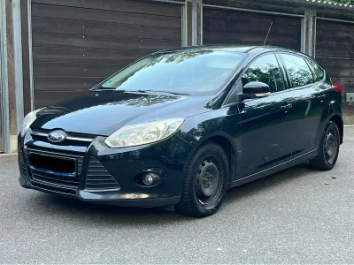 Gebraucht Ford Focus 100 PS (73 kW) 2015 Schwarz Kleinwagen