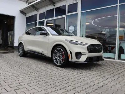 Neu Ford Mustang Mach-E GT 358 kW (487 PS) 2026 Terrain sand SUV