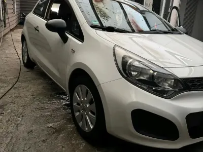 Gebraucht Kia Rio 86 PS (63 kW) 2014 Weiß Kleinwagen