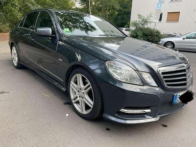 Gebraucht Mercedes E220 Avantgarde 170 PS (125 kW) 2012 Grau Limousine