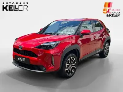 Gebraucht Toyota Yaris Connect Style 116 PS (85 kW) 2023 Karminarot metallic Kleinwagen