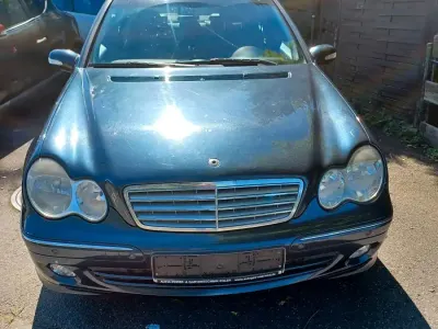 Gebraucht Mercedes C180 143 PS (105 kW) 2004 Blau Limousine